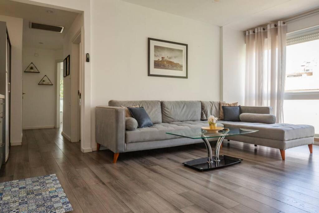 Big Apartment Next To Gordon Beach Plus Free Parking تل أبيب المظهر الخارجي الصورة