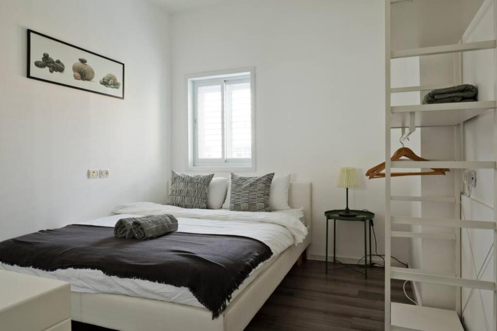 Big Apartment Next To Gordon Beach Plus Free Parking تل أبيب المظهر الخارجي الصورة