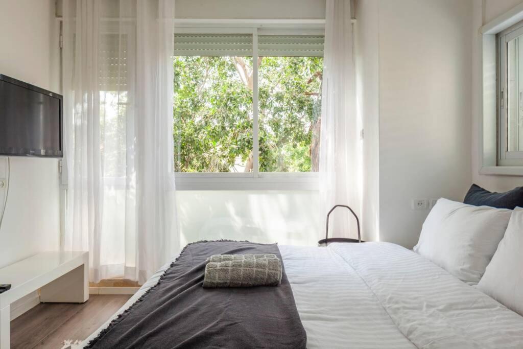Big Apartment Next To Gordon Beach Plus Free Parking تل أبيب المظهر الخارجي الصورة