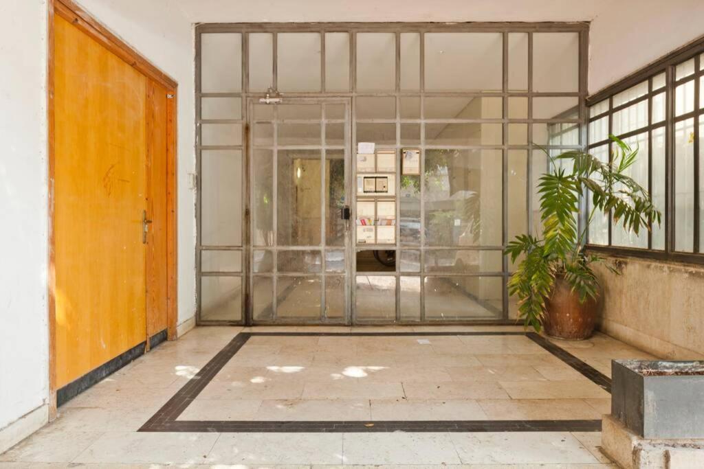 Big Apartment Next To Gordon Beach Plus Free Parking تل أبيب المظهر الخارجي الصورة