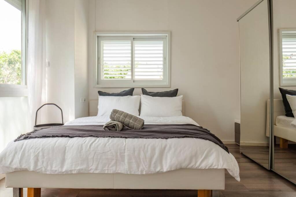 Big Apartment Next To Gordon Beach Plus Free Parking تل أبيب المظهر الخارجي الصورة