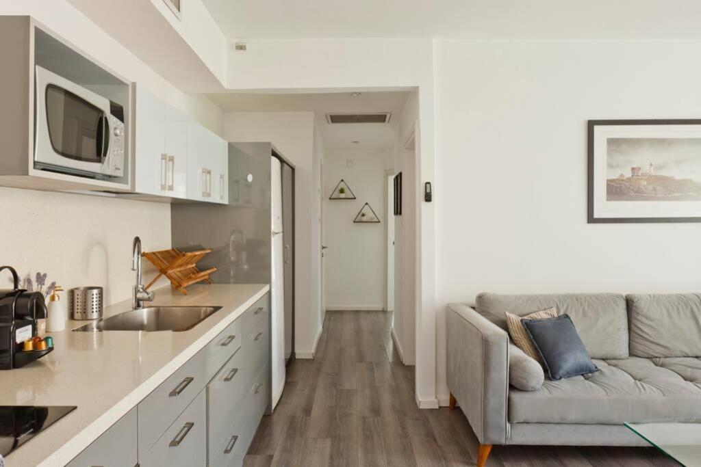 Big Apartment Next To Gordon Beach Plus Free Parking تل أبيب المظهر الخارجي الصورة